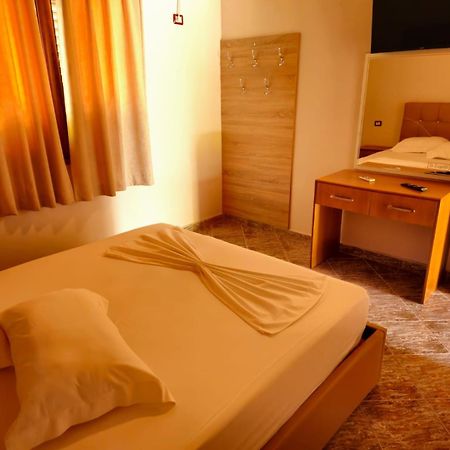 Resort Te Zagolli Orikum Bagian luar foto