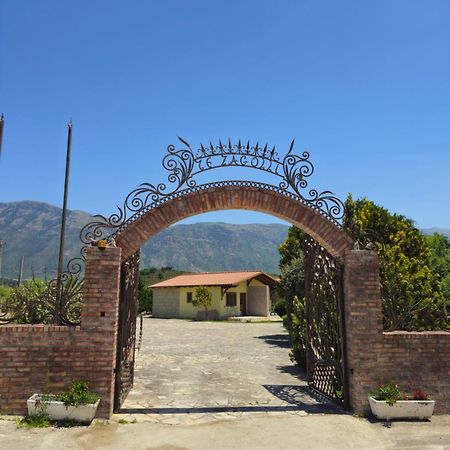 Resort Te Zagolli Orikum Bagian luar foto