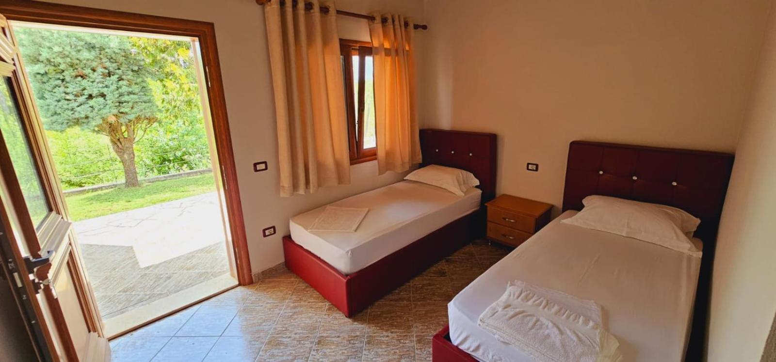 Resort Te Zagolli Orikum Bagian luar foto
