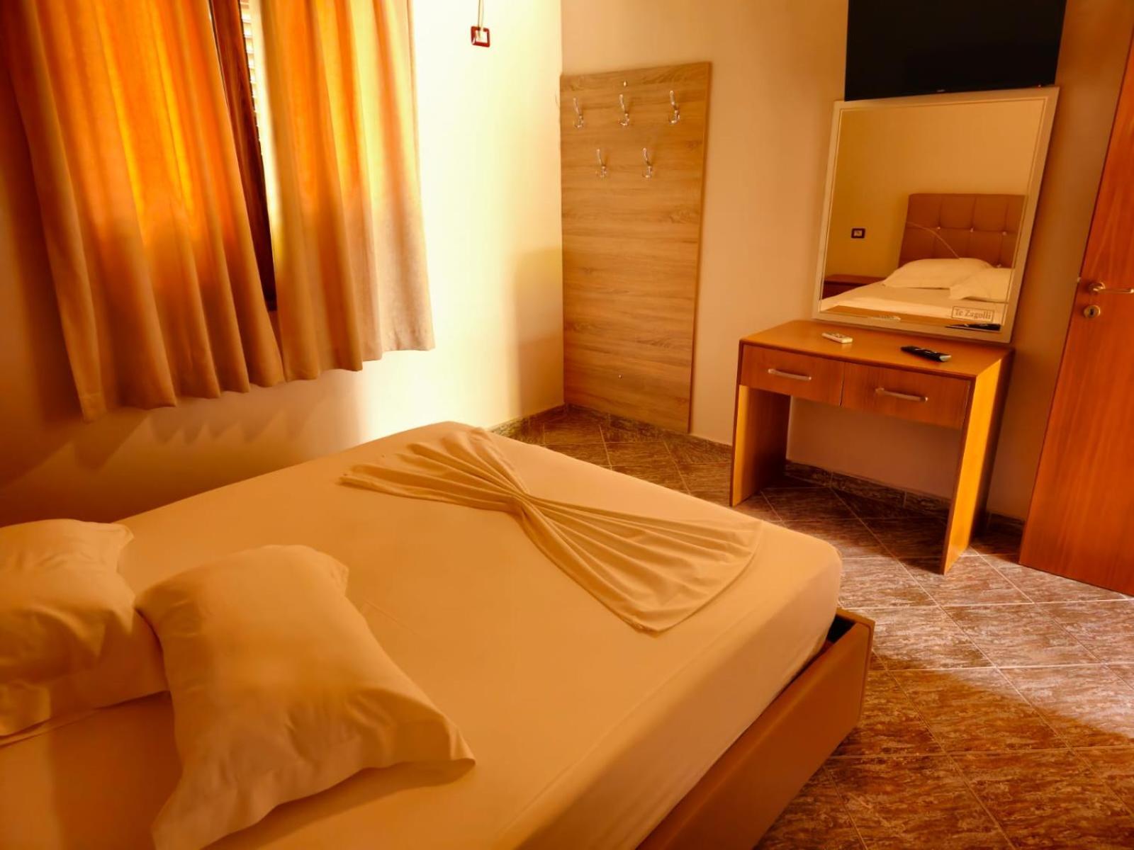 Resort Te Zagolli Orikum Bagian luar foto