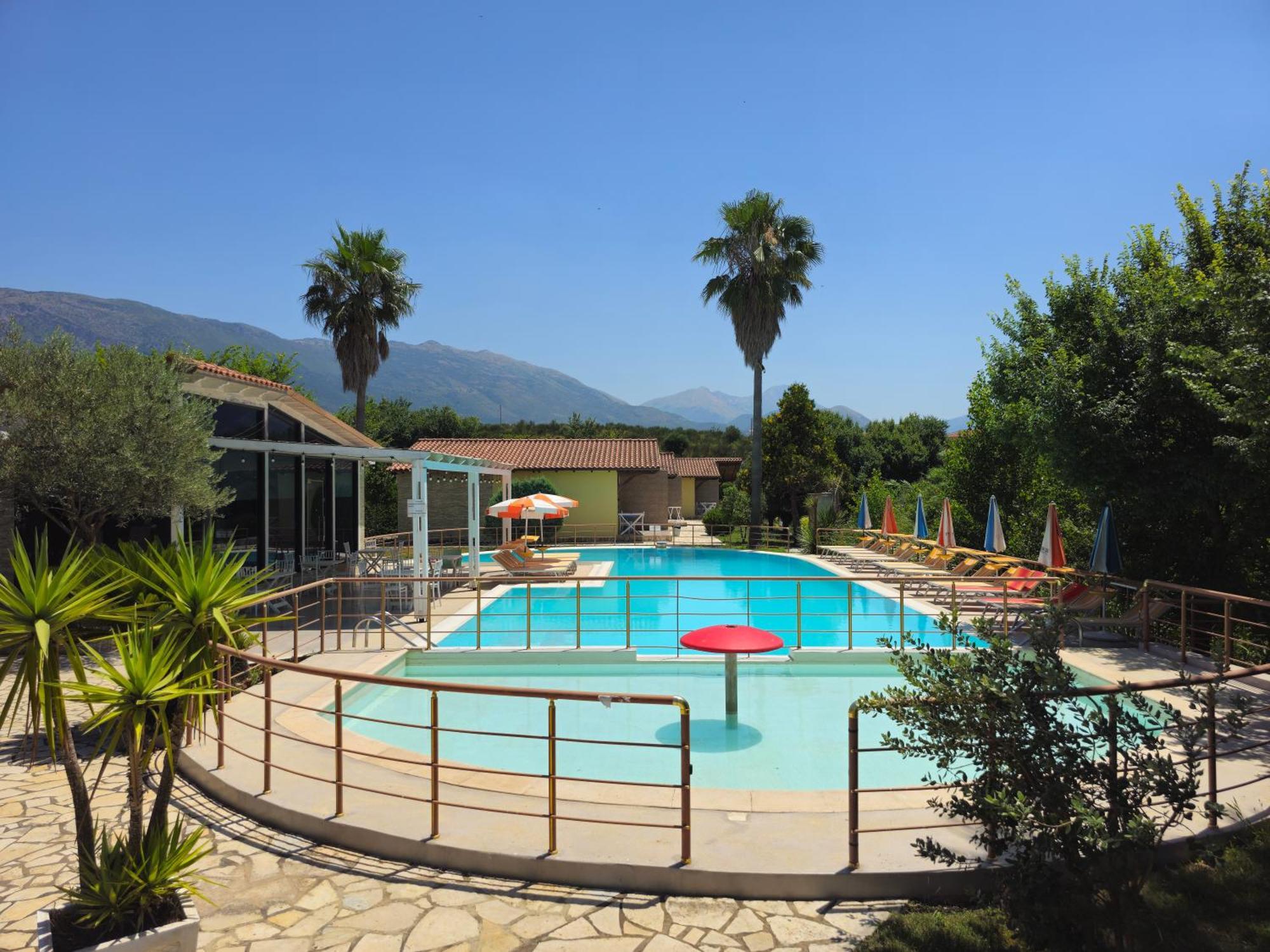 Resort Te Zagolli Orikum Bagian luar foto