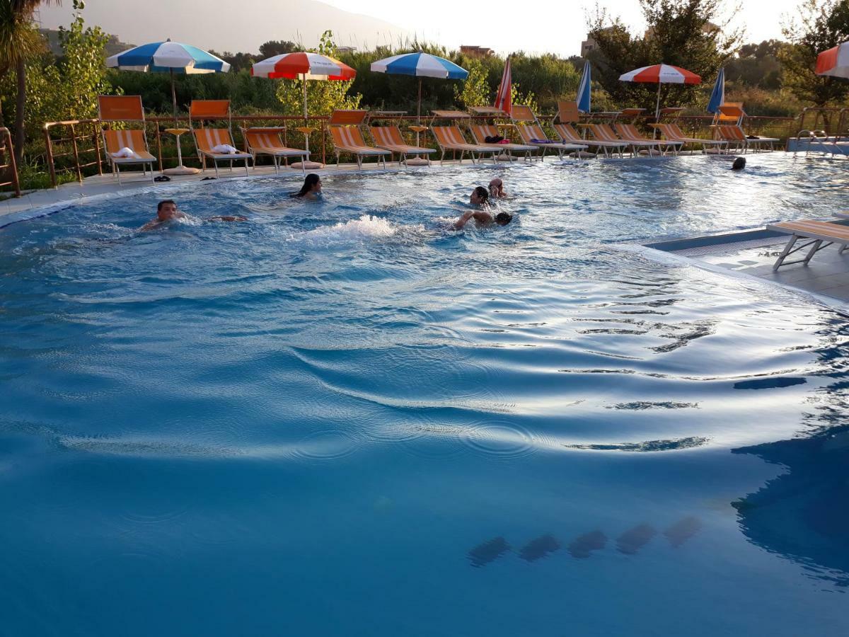 Resort Te Zagolli Orikum Bagian luar foto